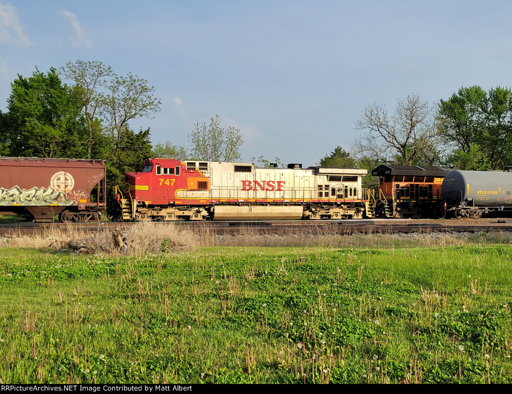 BNSF 747